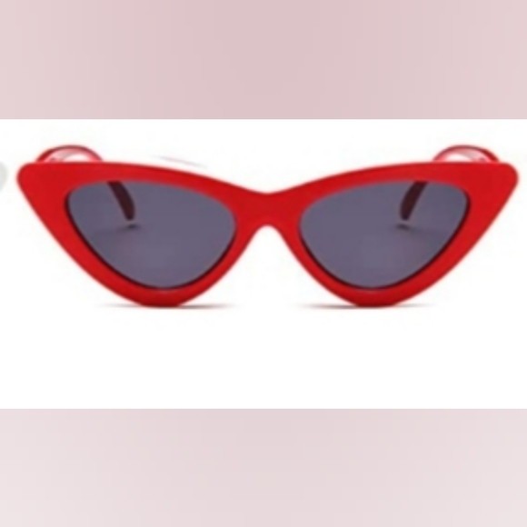 Red Retro Cat Eye Sunglasses - Picture 1 of 4